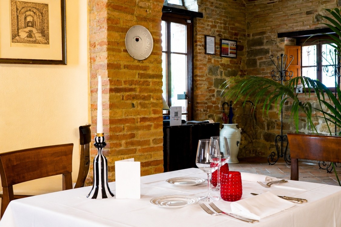 Ristorante Michelin I Rodella a Deruta - Antico Forziere tavoli esterni (Copy)